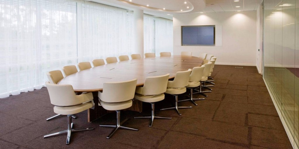 13-check-out-the-meeting-room-and-audiovisual-setup